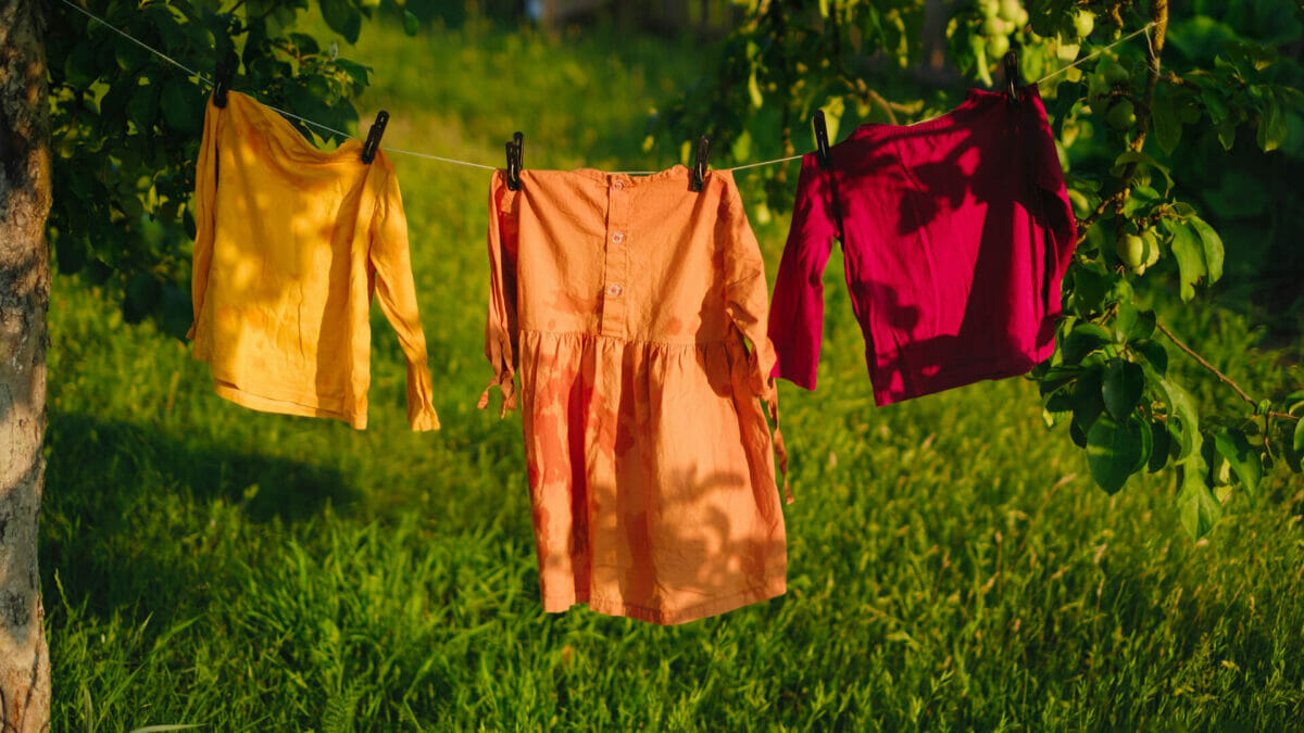 Kıyafetlerin solmaması için ne yapmalıyız? | Renax Blog